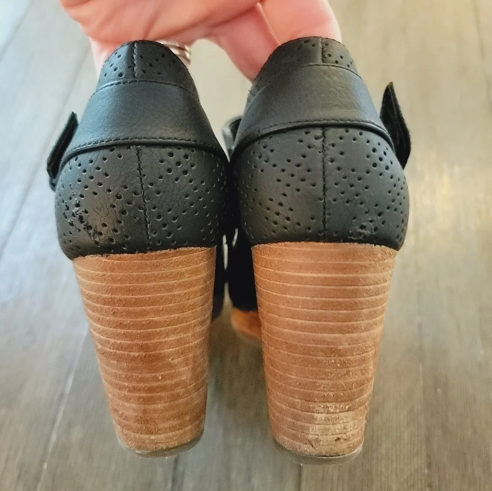 Dr. Scholl's Honor Wedge Size 8.5